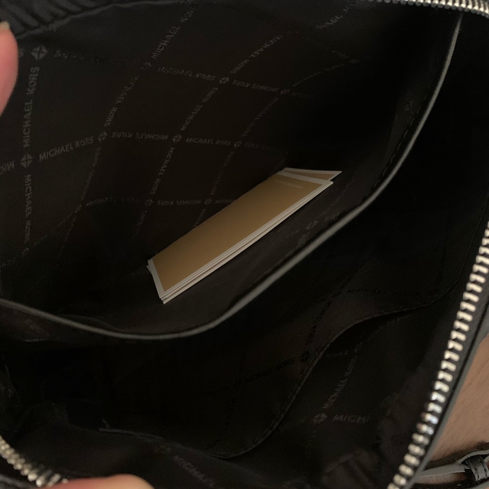 New Mk Jet set EW large Crossbody 🖤 - Picture 9 of 10